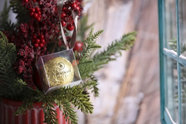 Milk Hollow Hanging Bauble 50g (Gold)