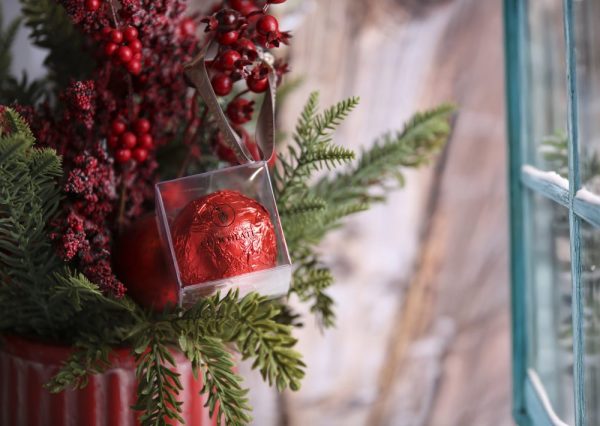 Milk Hollow Hanging Bauble 50g (Red)